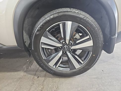 Used 2023 Nissan Rogue SL AWD/4WD image 39