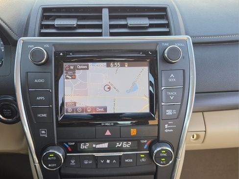 Used 2017 Toyota Camry XLE w/ Moonroof Package FWD image 15