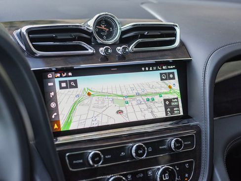 Used 2021 Bentley Bentayga AWD/4WD image 18
