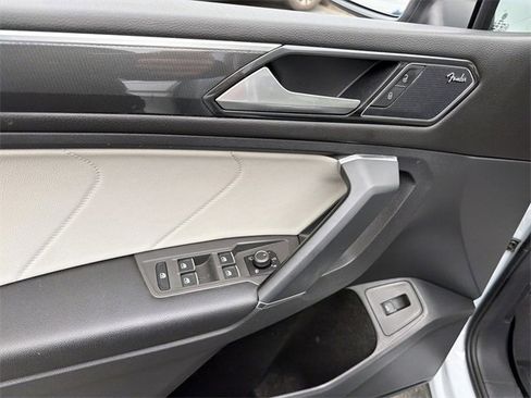 Used 2018 Volkswagen Tiguan SEL Premium image 16