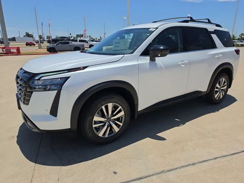 New 2026 Nissan Pathfinder SL FWD image 2