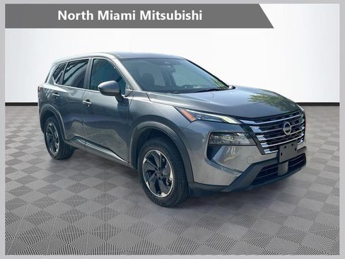 Used 2024 Nissan Rogue SV FWD image 1