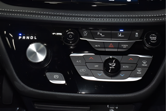 New 2026 Chrysler Pacifica Select AWD/4WD image 17