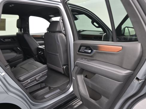 Used 2025 GMC Yukon Denali RWD image 12