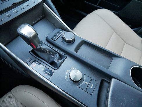 Used 2019 Lexus IS 300 image 21