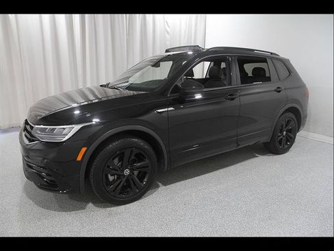 Certified 2024 Volkswagen Tiguan SE R-Line AWD/4WD image 3