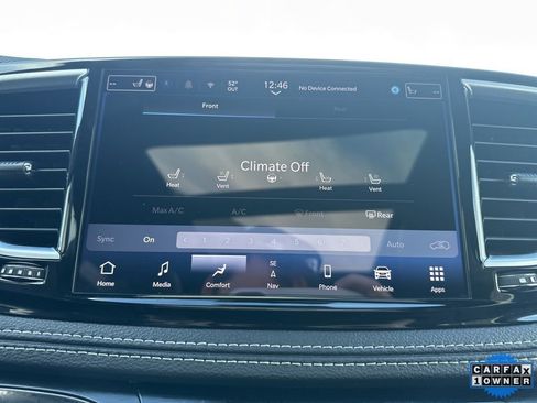 Used 2025 Chrysler Pacifica Limited image 5