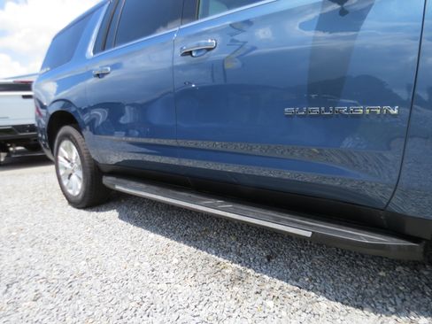 Used 2025 Chevrolet Suburban Premier AWD/4WD image 11
