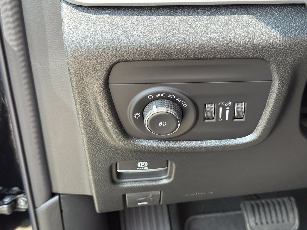 New 2027 Jeep Grand Cherokee Limited AWD/4WD image 17