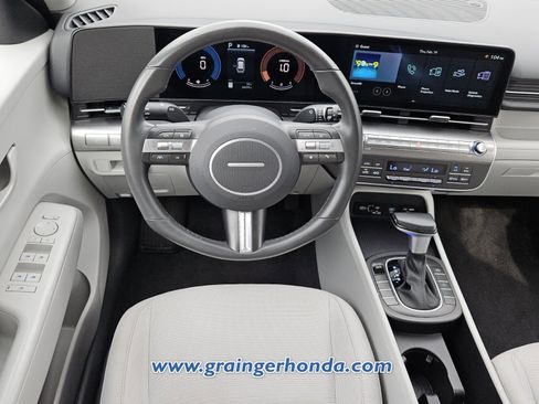 Used 2025 Hyundai Kona SEL image 12