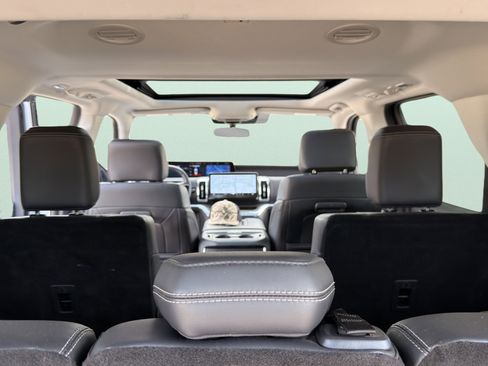 Used 2025 Ford Expedition Platinum AWD/4WD image 35