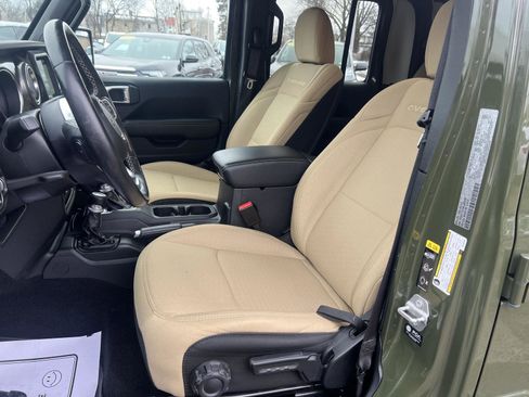 Used 2021 Jeep Gladiator Overland image 12