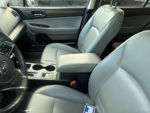 Used 2018 Subaru Outback 2.5i Limited image 3