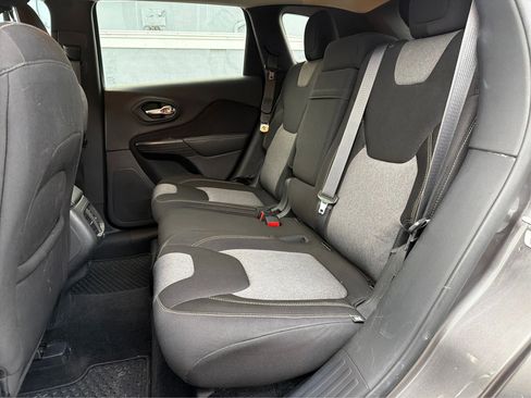 Used 2014 Jeep Cherokee Latitude w/ Comfort/Convenience Group image 23