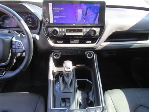 Used 2024 Toyota Grand Highlander AWD image 20