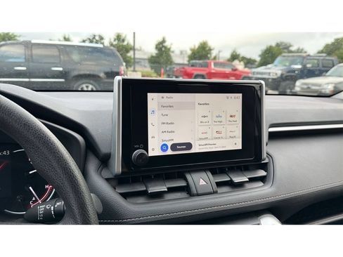 Used 2025 Toyota RAV4 XLE AWD/4WD image 30