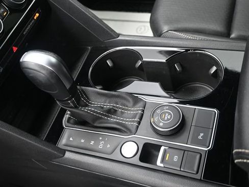 Used 2022 Volkswagen Atlas Cross Sport SE image 13