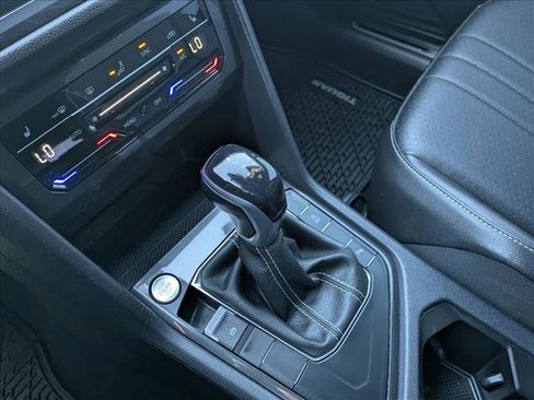 Used 2022 Volkswagen Tiguan SE R-Line image 11