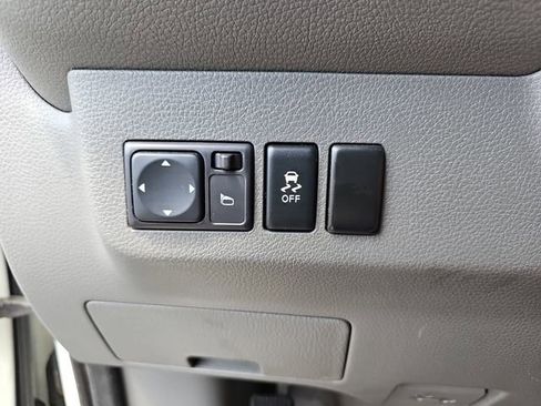 Used 2013 Nissan NV 3500 SL w/ Technology Pkg RWD image 22