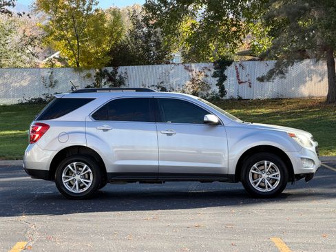 Used 2017 Chevrolet Equinox LT w/ Convenience Package FWD image 3