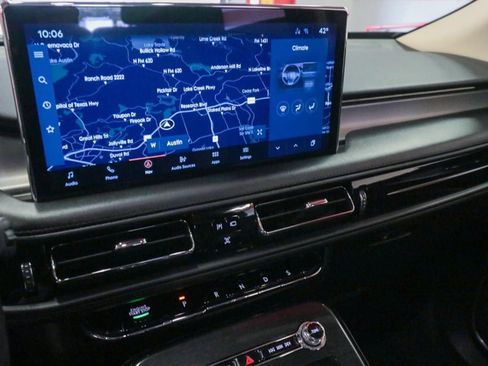 Used 2021 Lincoln Nautilus Standard w/ Equipment Group 101A image 19