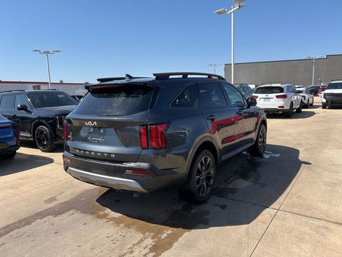 Certified 2022 Kia Sorento SX Prestige w/ Rust Color Package image 3