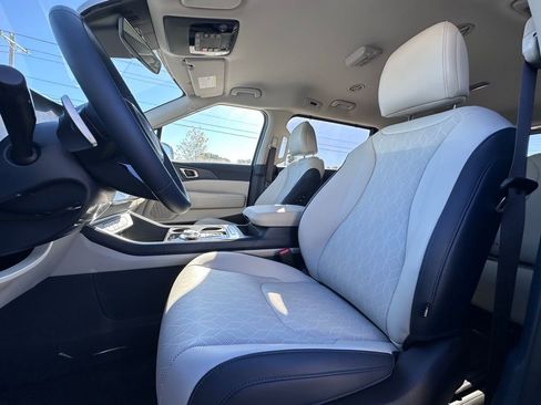 New 2026 Kia Carnival EX FWD image 22
