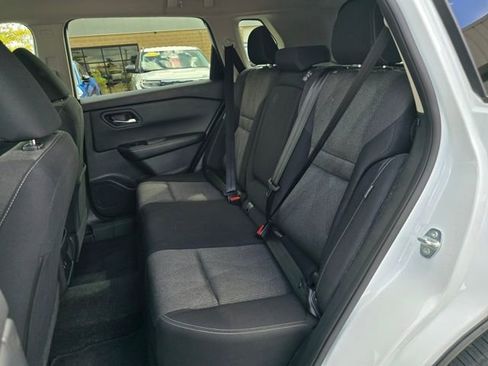 Used 2024 Nissan Rogue SV image 12