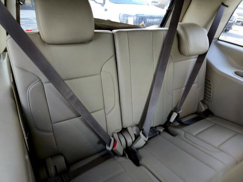 Used 2018 GMC Yukon SLT w/ Premium Edition image 17