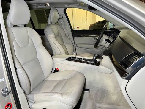 Used 2016 Volvo XC90 T6 Momentum w/ Momentum Plus Package AWD/4WD image 12