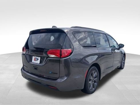 Used 2020 Chrysler Pacifica Limited w/ Quick Oder Package 2EV RED-S FWD image 5