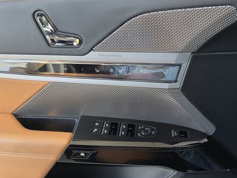 Used 2023 BMW 740i image 17