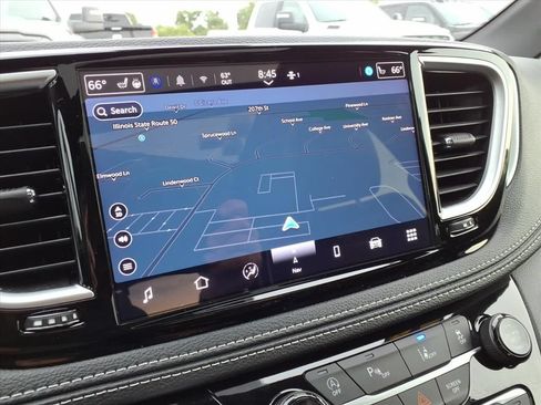 Certified 2025 Chrysler Pacifica Limited FWD image 18