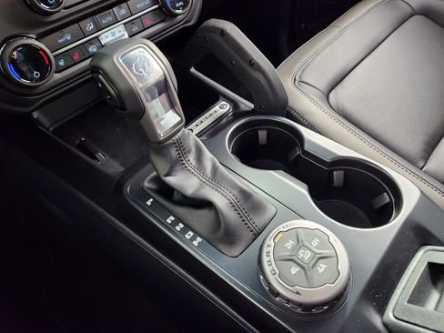 New 2025 Ford Bronco Outer Banks w/ Sasquatch Package image 25