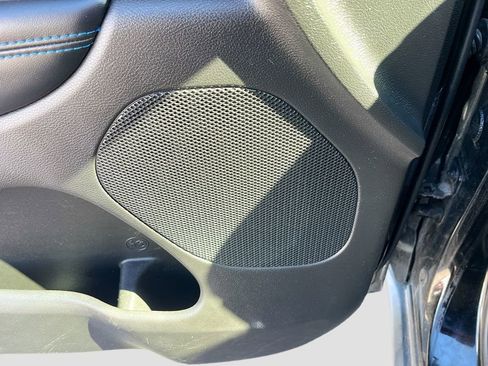 Used 2019 Jeep Grand Cherokee Laredo image 18