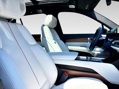 New 2026 Cadillac Vistiq Sport image 12