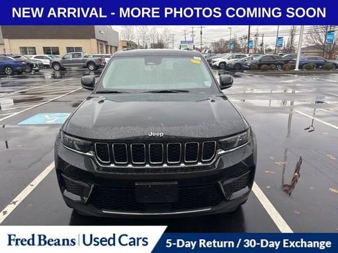 Used 2023 Jeep Grand Cherokee Laredo w/ Luxury Tech Group I image 2