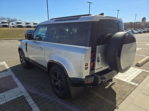 Certified 2024 Land Rover Defender 90 X-Dynamic SE image 7