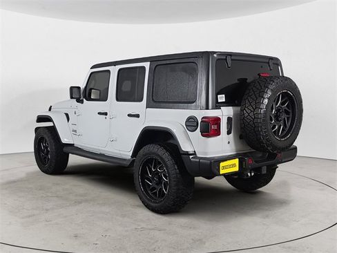 Used 2019 Jeep Wrangler Unlimited Sahara image 3