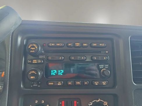 Used 2006 Chevrolet Avalanche Z71 w/ Preferred Equipment Group AWD/4WD image 30