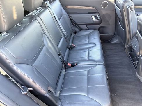 Used 2018 Land Rover Discovery SE image 22