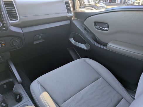 Used 2022 Nissan Frontier SV image 16