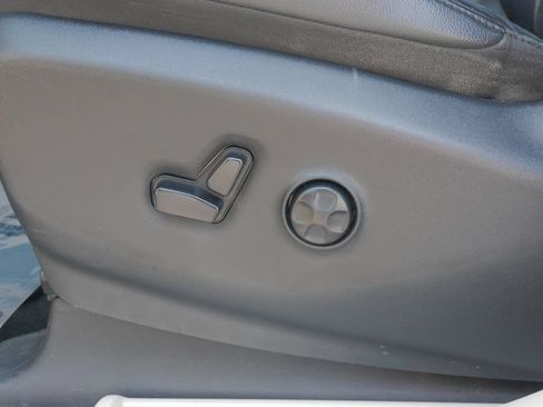 Used 2019 Chrysler Pacifica Touring-L FWD image 20
