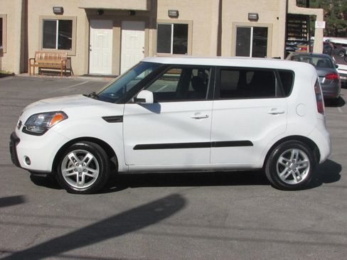 Used 2011 Kia Soul + w/ Audio Pkg image 6