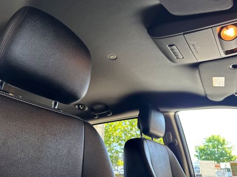 Used 2019 Dodge Grand Caravan SXT FWD image 17