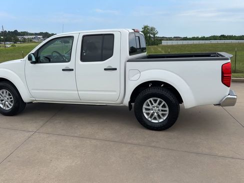 Used 2019 Nissan Frontier SV RWD image 5