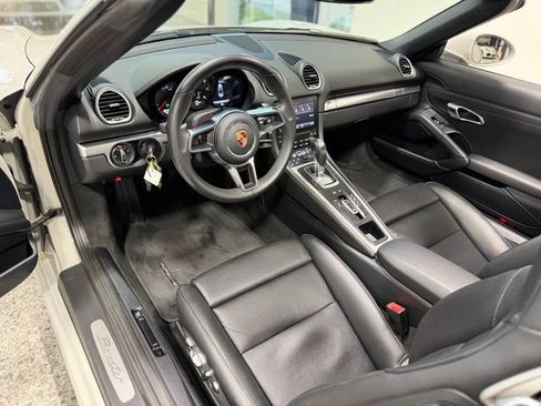 Used 2019 Porsche 718 Boxster RWD image 19