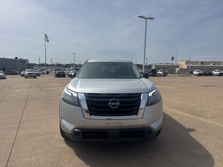 Used 2023 Nissan Pathfinder S video 2