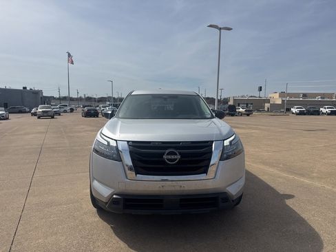 Used 2023 Nissan Pathfinder S image 2
