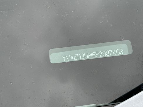 Used 2023 Volvo XC40 Recharge Ultimate image 2